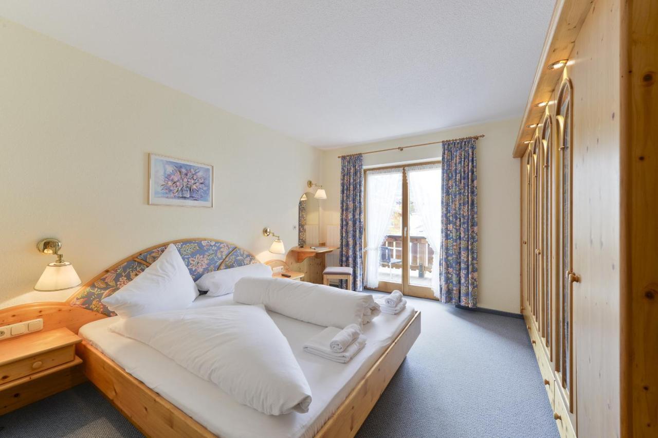 Haus Wallis Otel Lech am Arlberg Oda fotoğraf