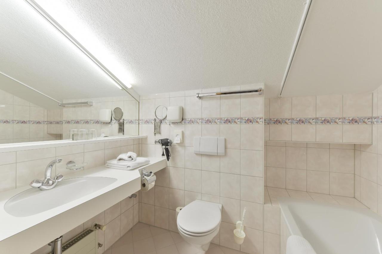 Haus Wallis Otel Lech am Arlberg Oda fotoğraf