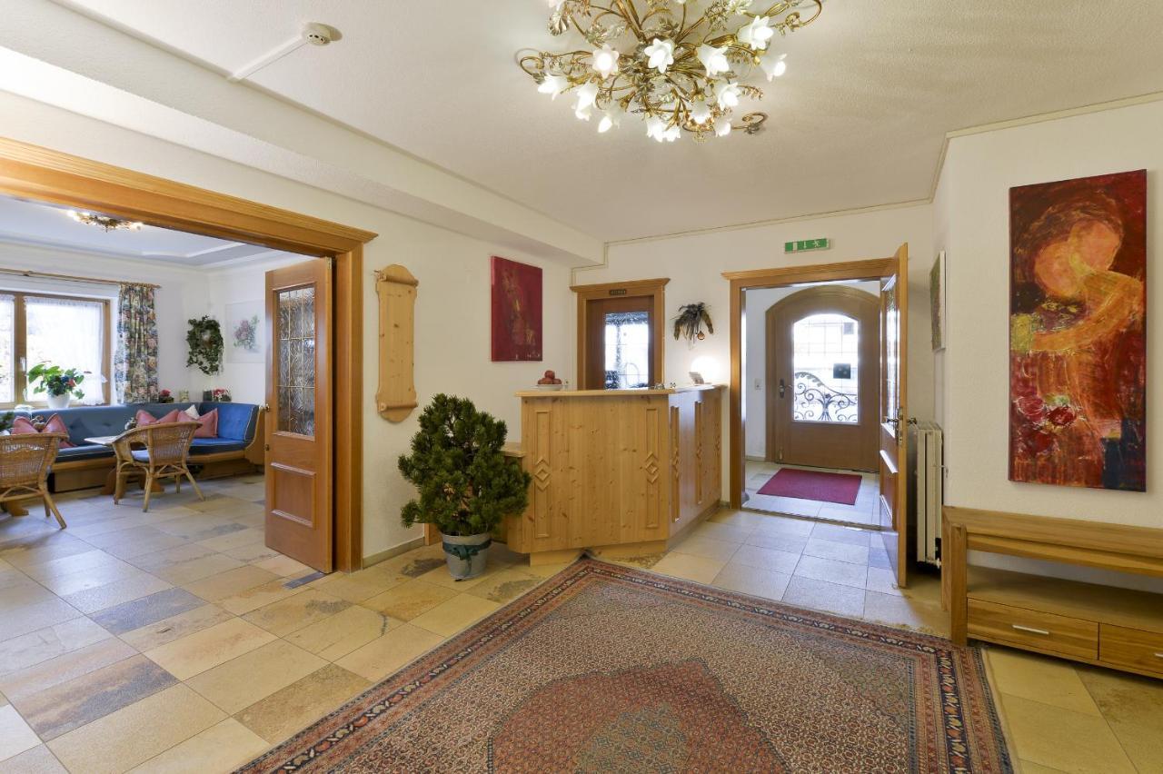 Haus Wallis Otel Lech am Arlberg Oda fotoğraf