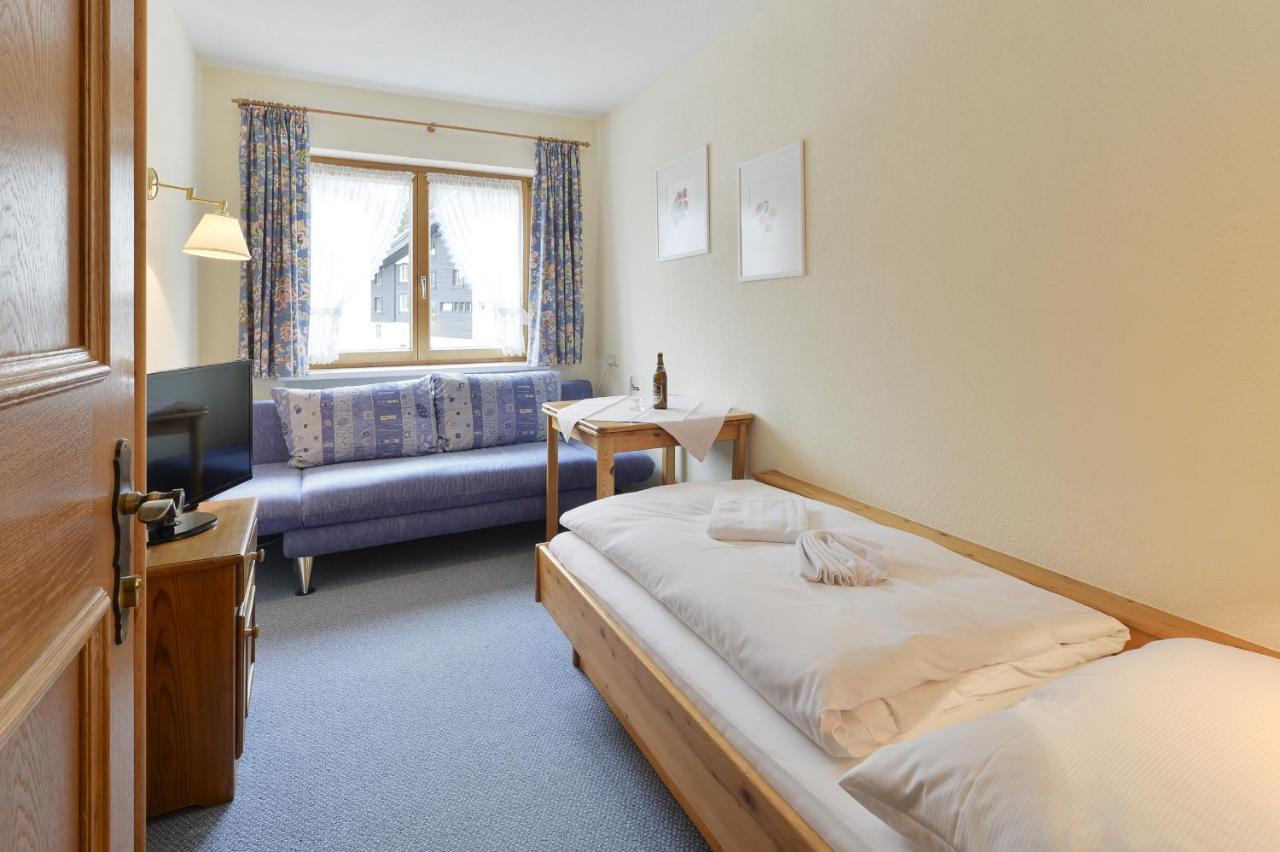 Haus Wallis Otel Lech am Arlberg Oda fotoğraf
