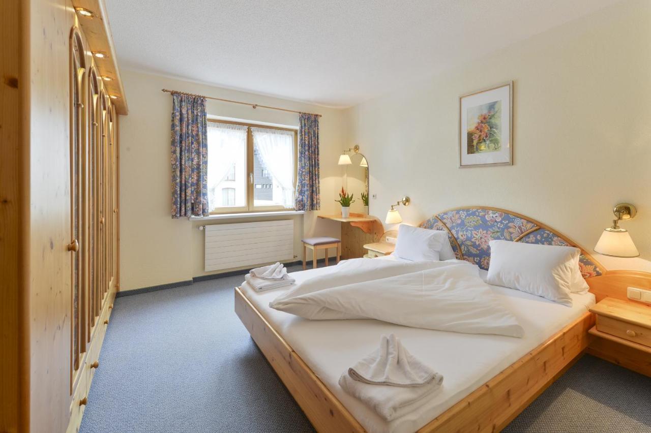 Haus Wallis Otel Lech am Arlberg Oda fotoğraf