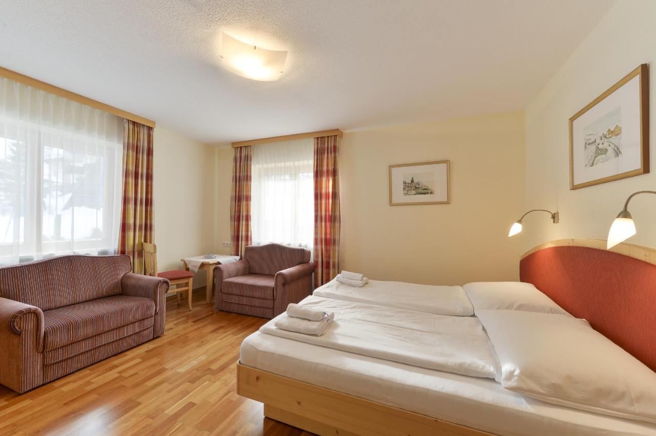 Haus Wallis Otel Lech am Arlberg Oda fotoğraf